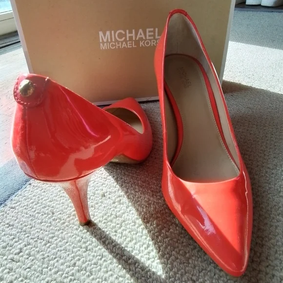 Nwb, hot Michael Kors Patent Mid Flex Pump in Coral Reef - Picture 3 of 5